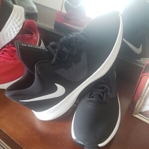 Mens nike black 10.5 NWOT